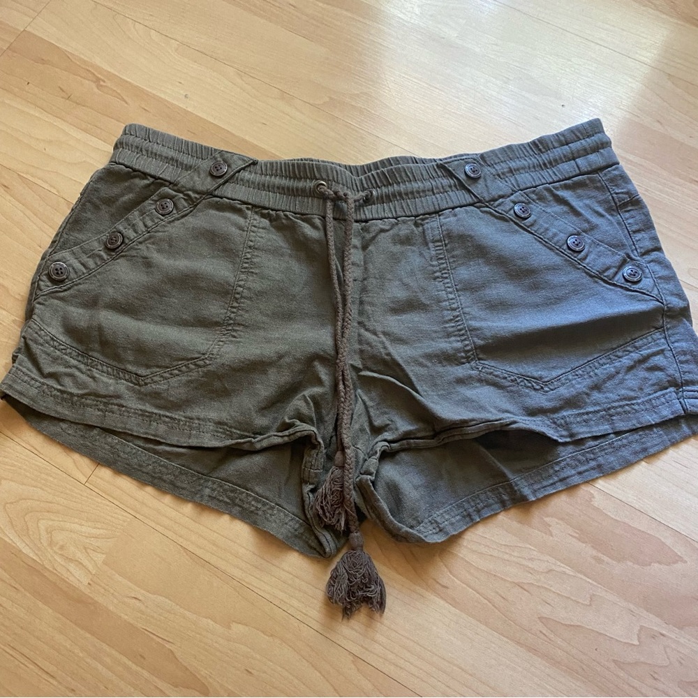 Rewind shorts size L green olive color